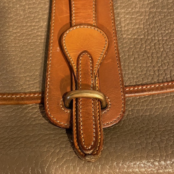Vintage Dooney & Bourke Taupe All Weather Leather Crossbody - Picture 3 of 16